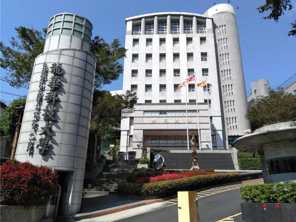 中国台湾龙华科技大学，班里一共30名学生，全部签上自己名字，一起递交投诉材料，告