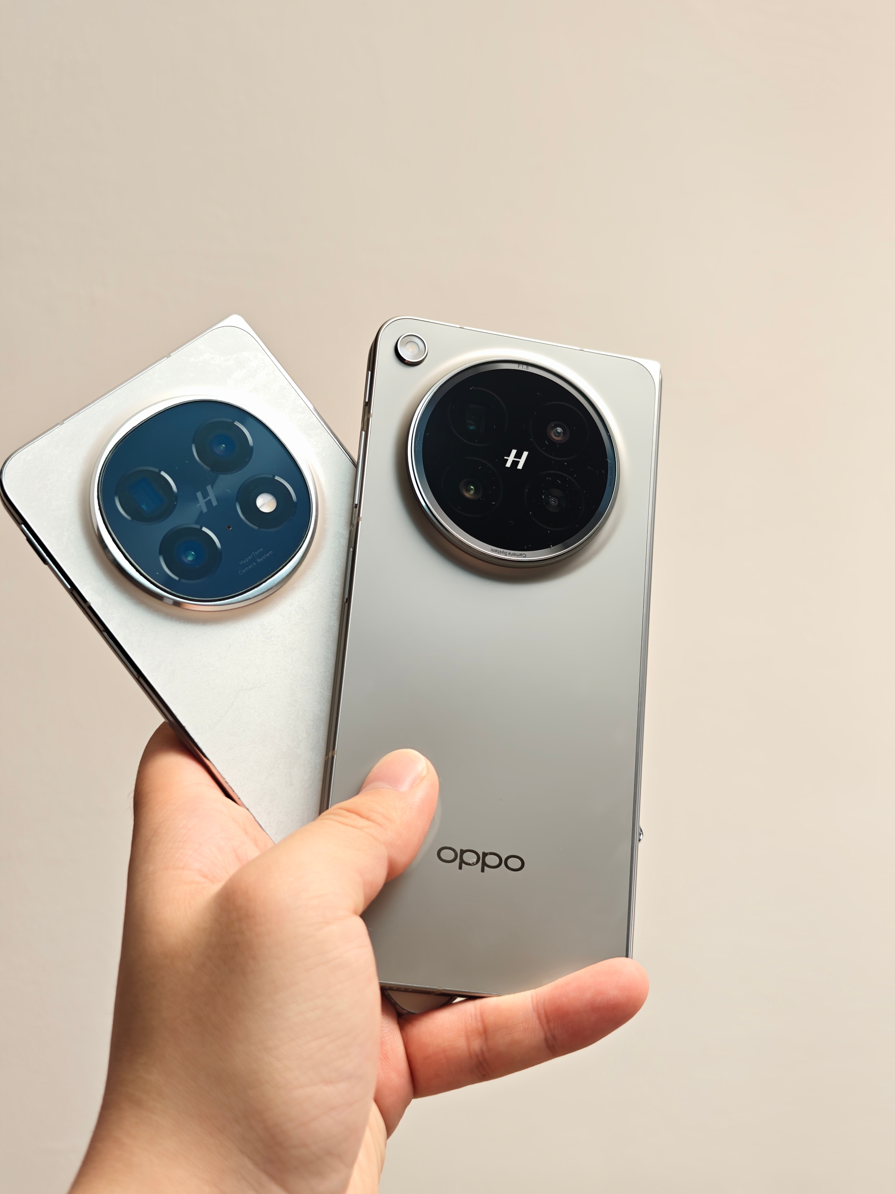 简单喜提一下，粗略估算 Find N6 质感比 N5 好了 10086 倍