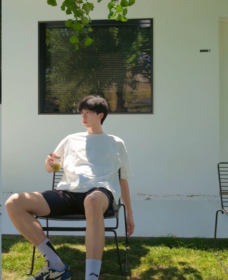 没想到肖指导的儿子这么帅啊！一米九二的身高 02的年纪 国家乒乓球一级运动员 还