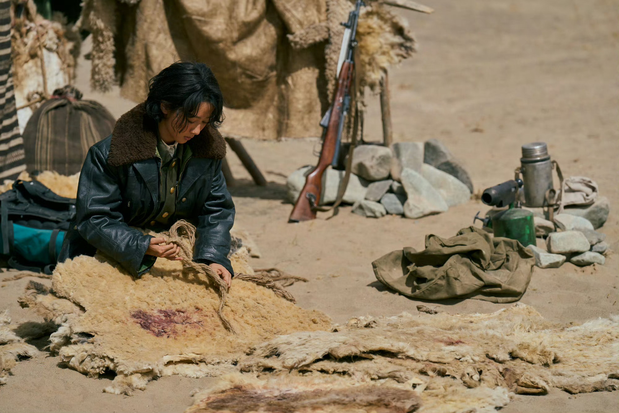 杨紫白菊厉害了，枪法准，还聪明，成功救出了陷进沙里的人👏 