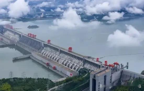 最近网上有个日本网友说了句狠话，说中日要是打仗，日本第一个炸的不是北京上海，而是