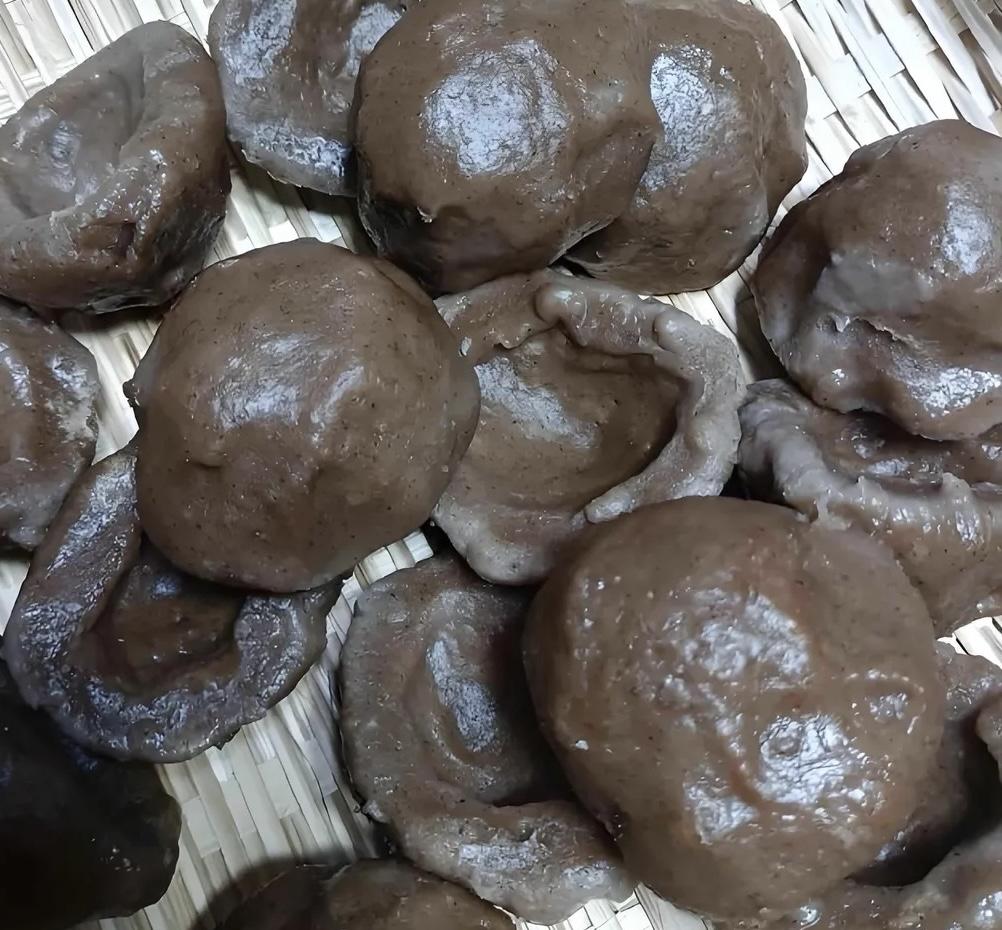 真实故事：
窝窝头与晨光的记忆

         1977年，岁在丁巳，文革的