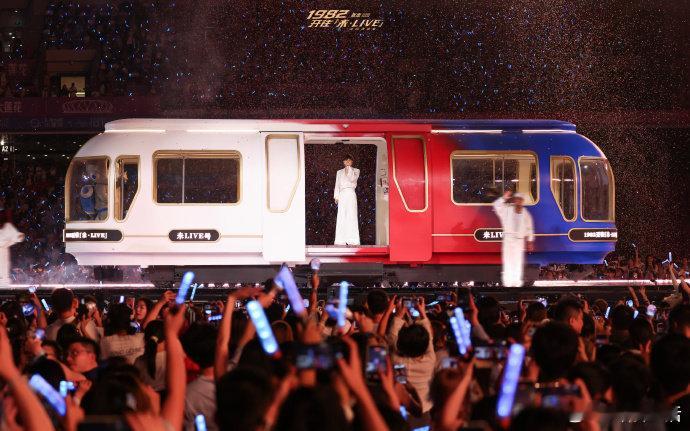 张杰一口气唱了188个字超长 rap 高能输出，张杰一口气唱 188 个字，这肺