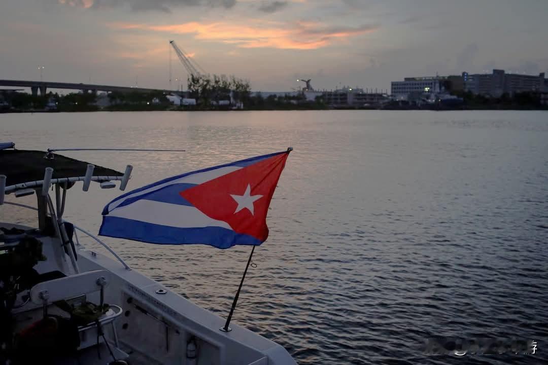 古巴指一艘美国注册快艇侵入古巴水域，并向古巴军人开枪；古巴军人最终击毙船上四人，