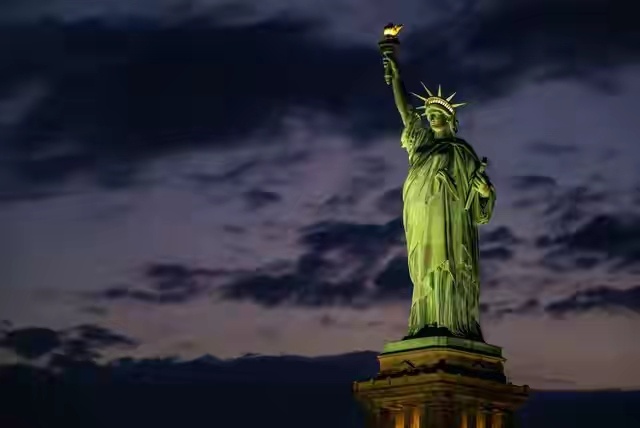 美媒承认中国年轻人对美国幻灭了在中国，对美国无脑跪舔的从来都不是年轻人，而是老登