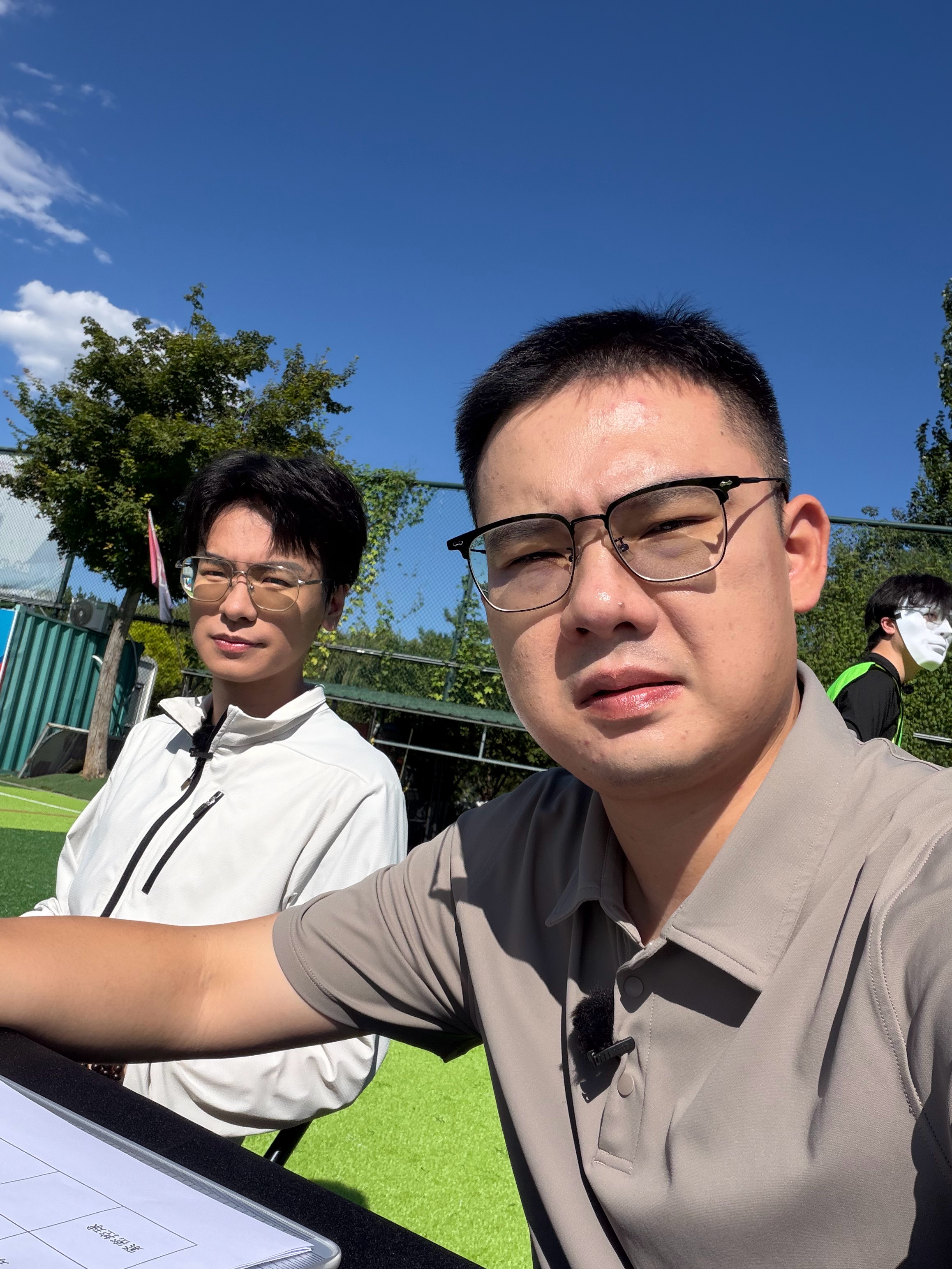 谁说干热比湿热好的，干热才是最热的，要昏迷了。 ​​​
