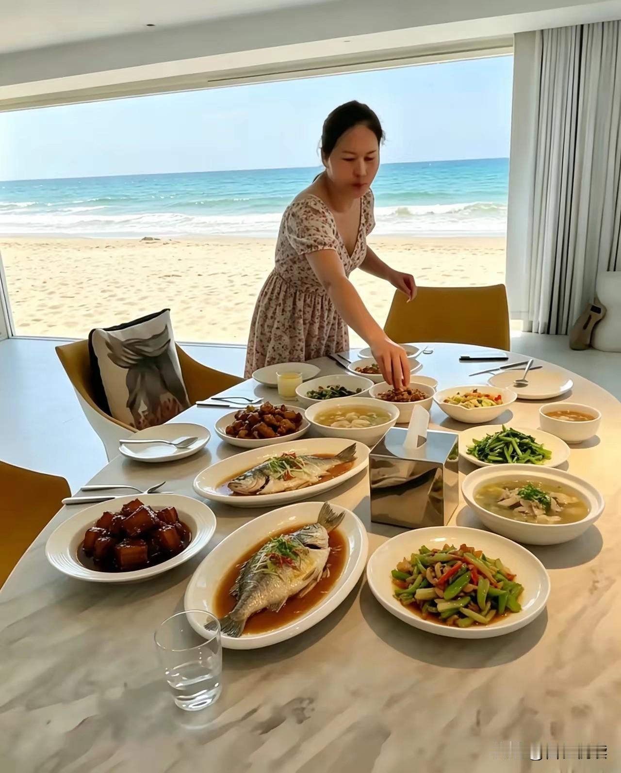 关于汪家的小杨保姆
我觉得她哪哪都好
只有一点很膈应

汪家的小杨阿姨
又出来直