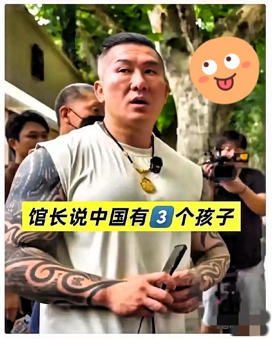 台湾馆长比喻说：咱中国有仨孩子。澳门就似温顺的小闺女，不吵不闹。香港是二小子，偶