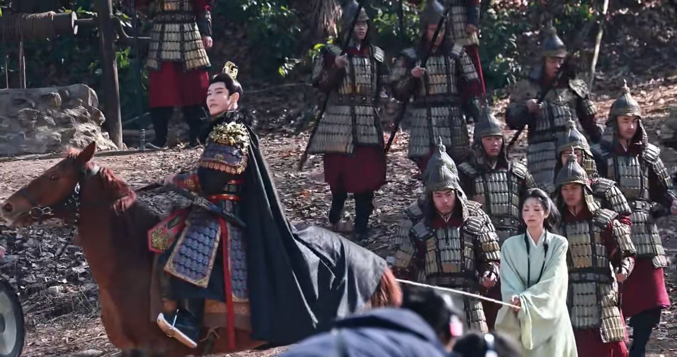 田曦薇代高政嫁金钗狼兔文学嫁金钗不是霸总硬撩，是棋逢对手。代高政把田曦薇拽进暗处