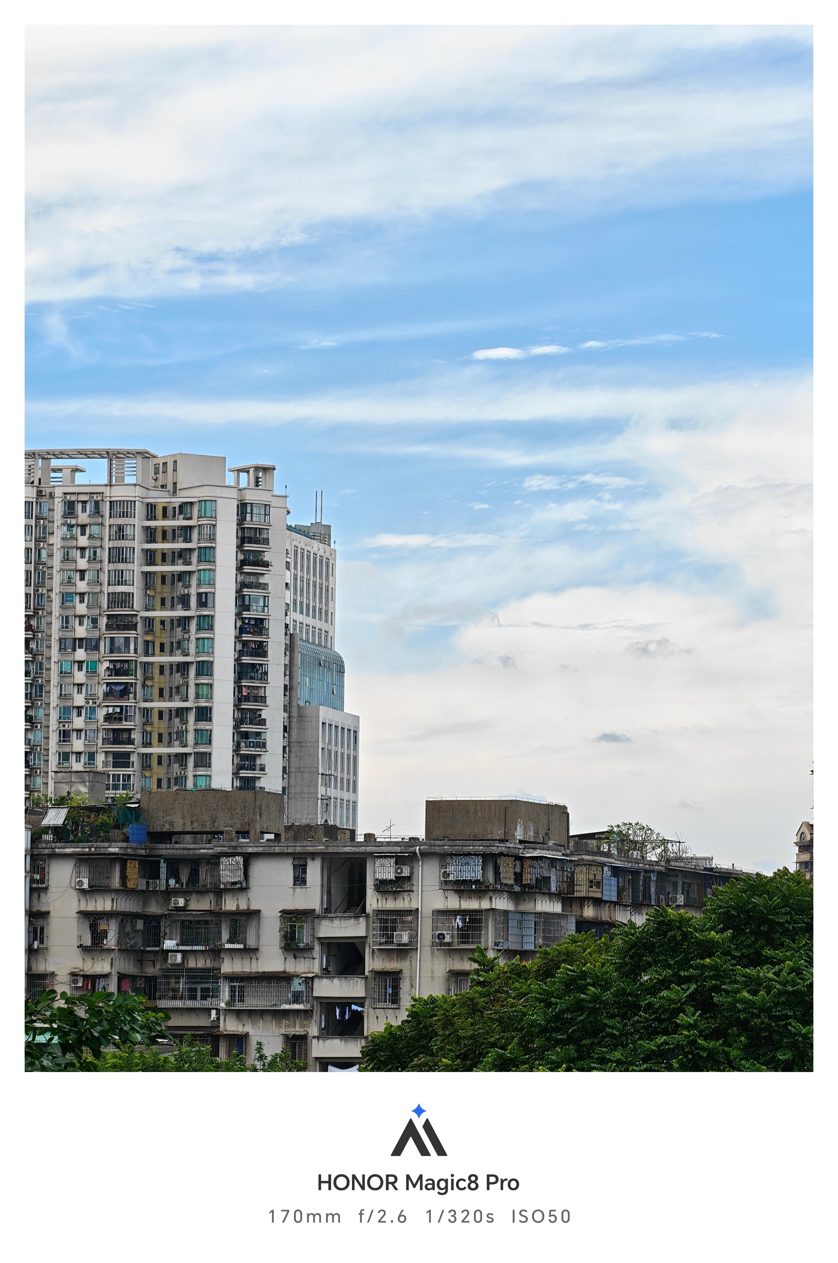 太好了，是蓝天，今天趁没事干带荣耀Magic8 Pro出门扫扫街😁 ​​​