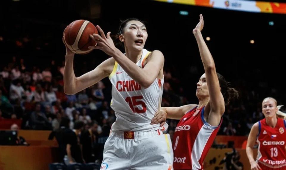 2026世界杯中国女篮以74比70击败捷克女篮，核心中锋韩旭得到22分，14个篮