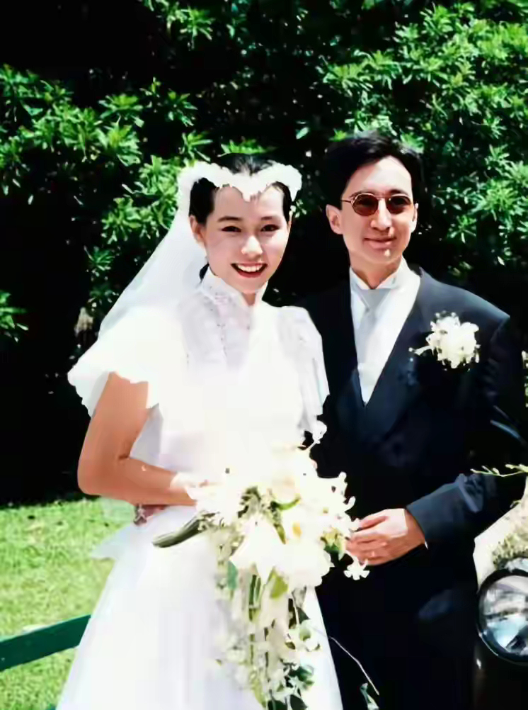 这居然是叶童1988年的巴黎草坪婚礼 ​​​