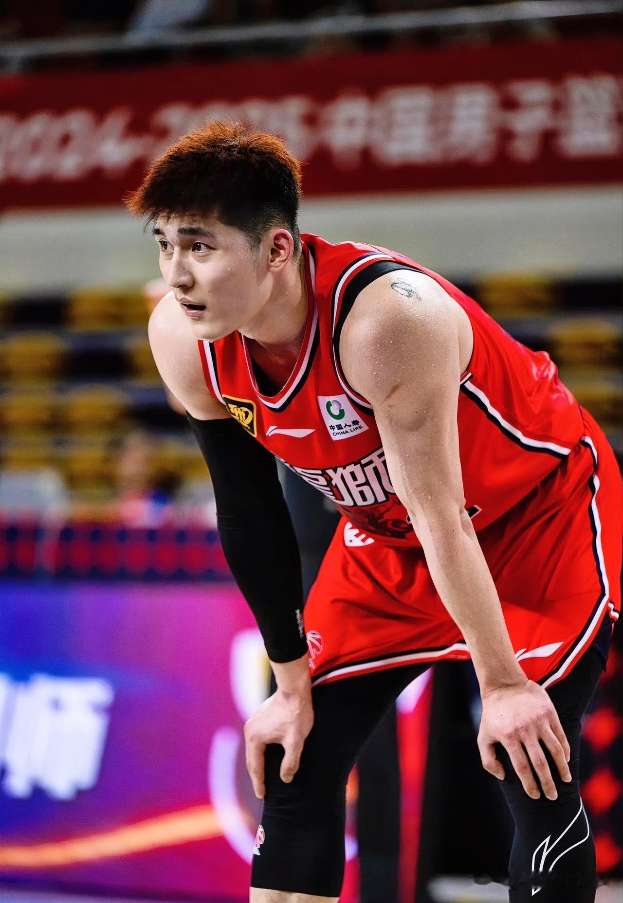 明眼人都能看出来
郭士强千挑万选的李祥波
其实并不是他想象中的那样
好用！

C