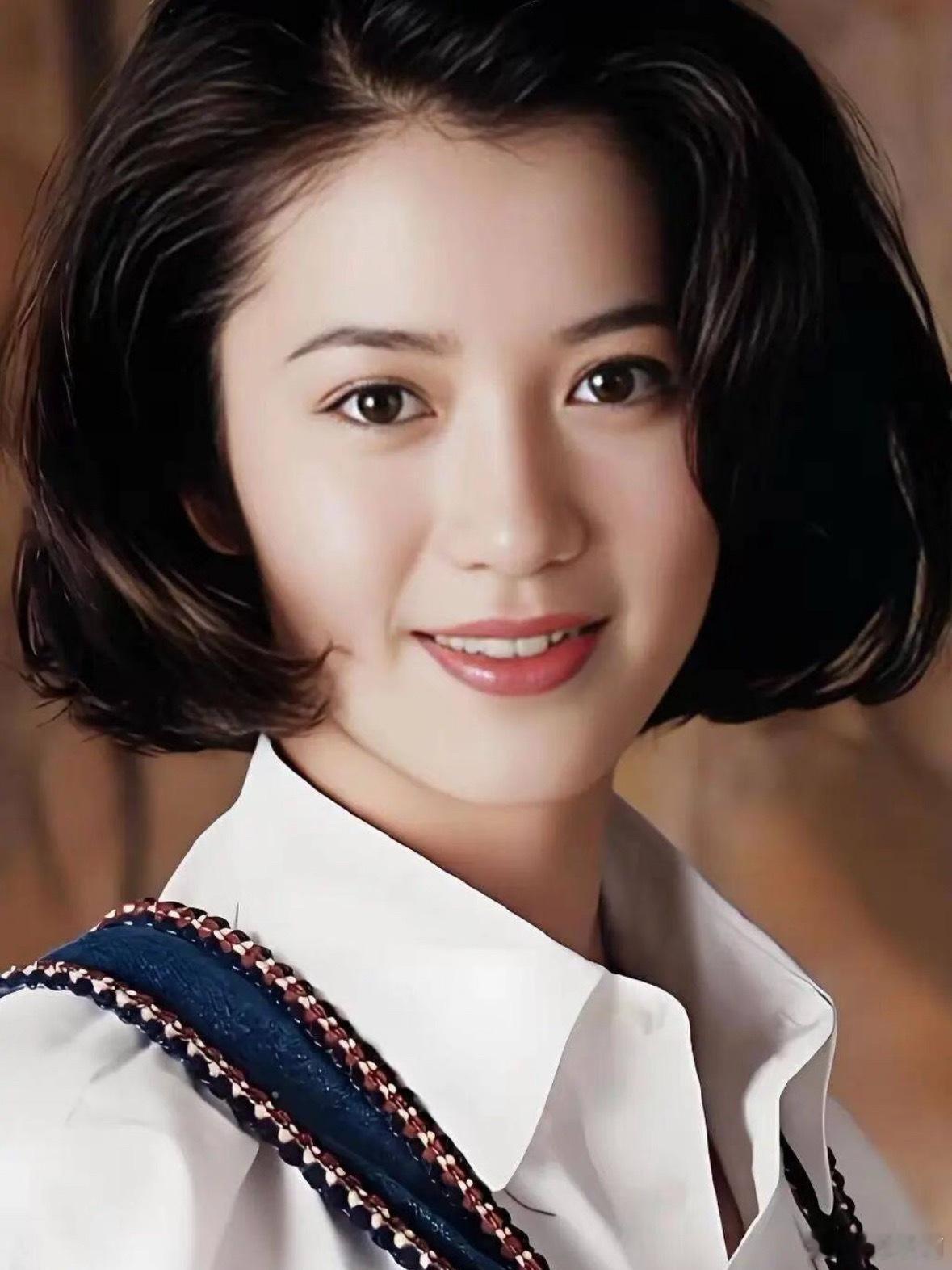 袁咏仪自曝身材焦虑到差点隆胸最早是看了《真爱之百万新娘》才认识她的，后来又看了《