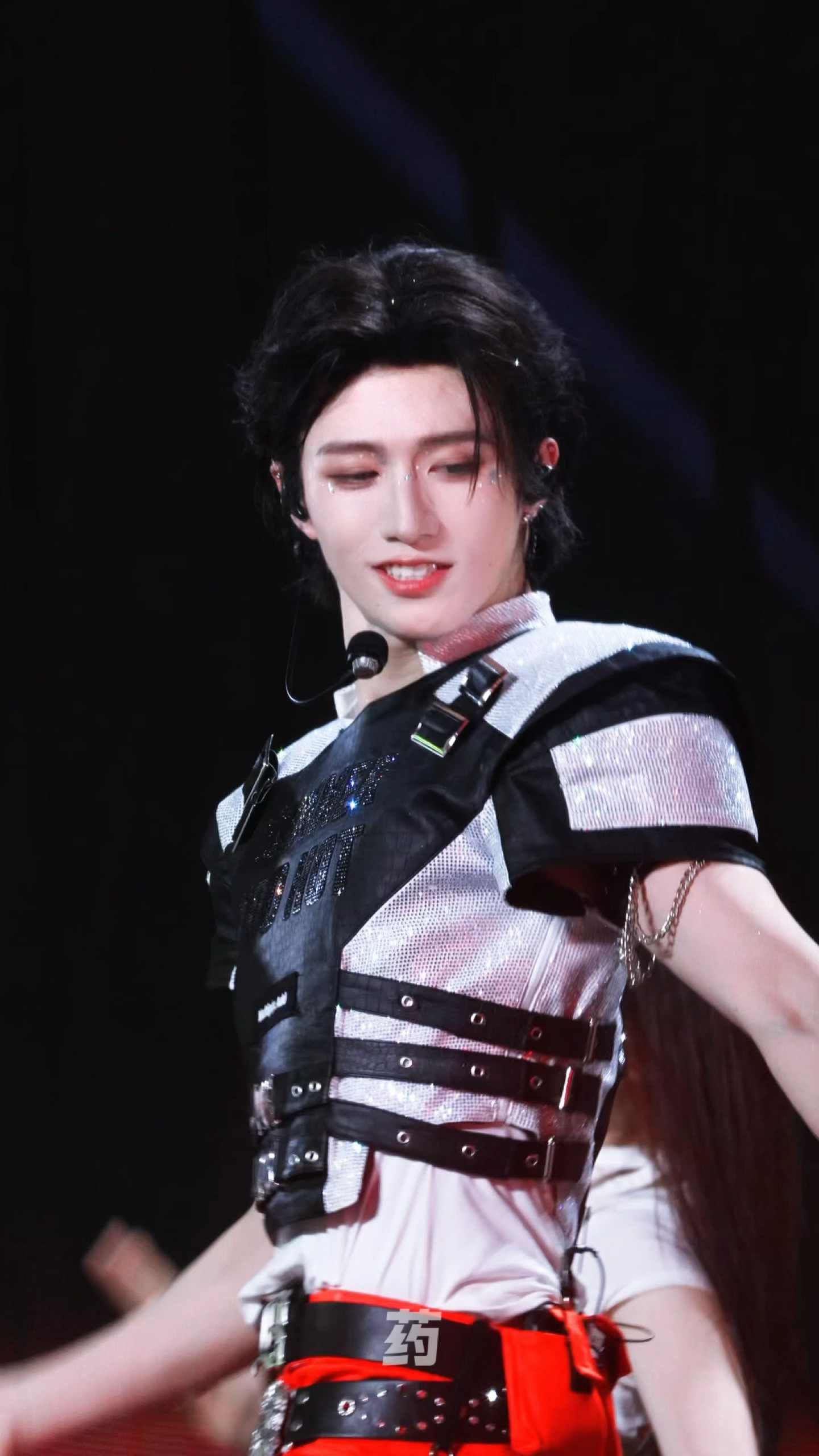 真的太美了 腰肢也很软 表管也辣的不行 我感觉她完全奔着把人榨干的态度完成的表演