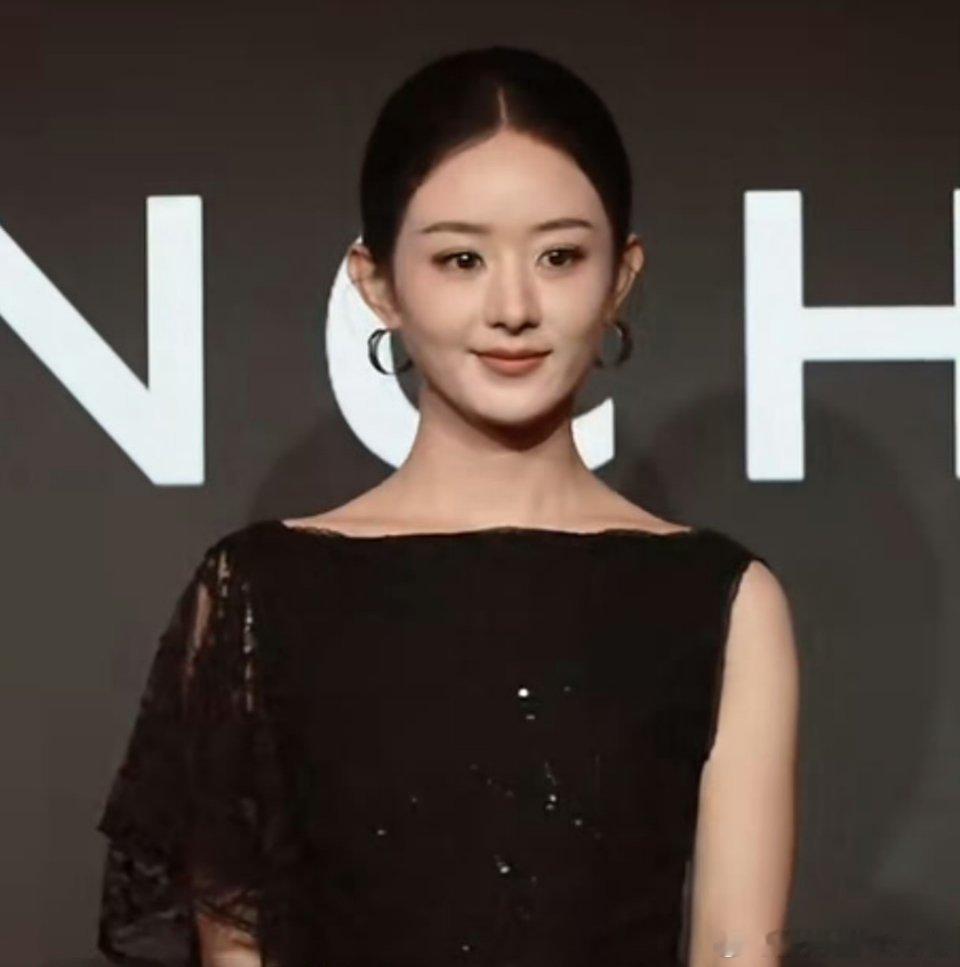赵丽颖今晚纪梵希直播活动状态，感觉回春了 ​​​
