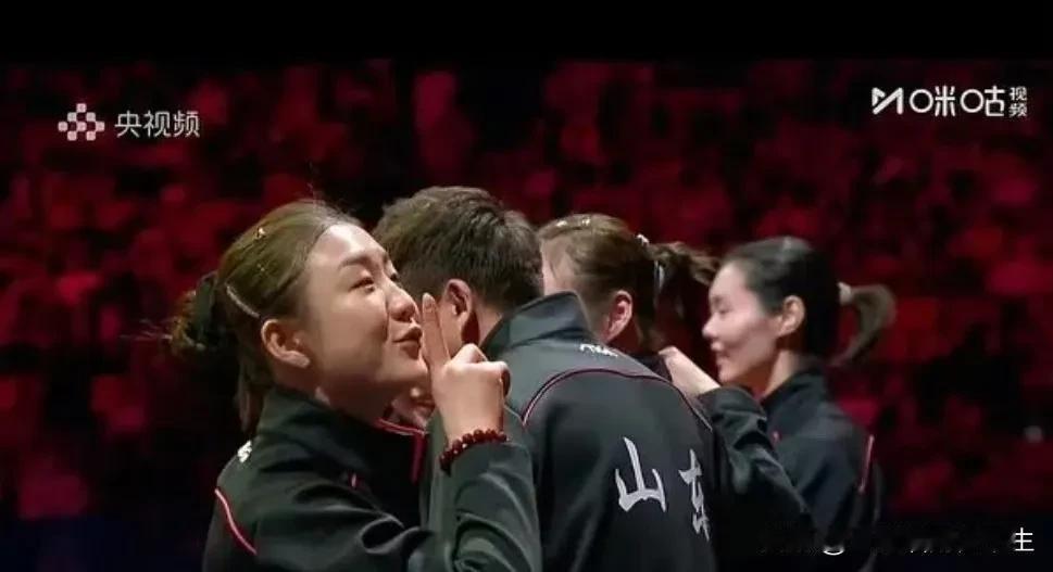 大家有没有发现，现在陈梦内心比巴黎夺冠的时候强大了很多！
在大巴黎，夺冠后，有些