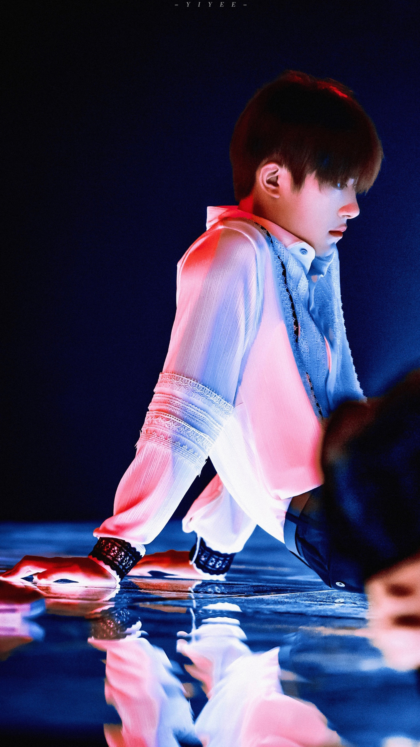 绊随好美的舞台好美的肢体薄薄的一片易烊千玺电影蛮荒禁地四字 易烊千玺 yyqx 