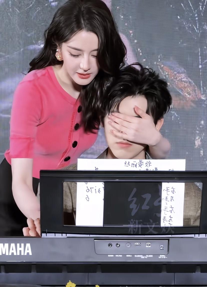 陈飞宇，终于有不经意的名场面了！

陈飞宇真的给人一种很想红的感觉！

每播一部