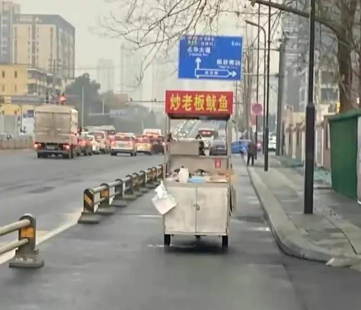 虽然生活很苦逼，但我依然在坚持，哦耶[加油][加油]