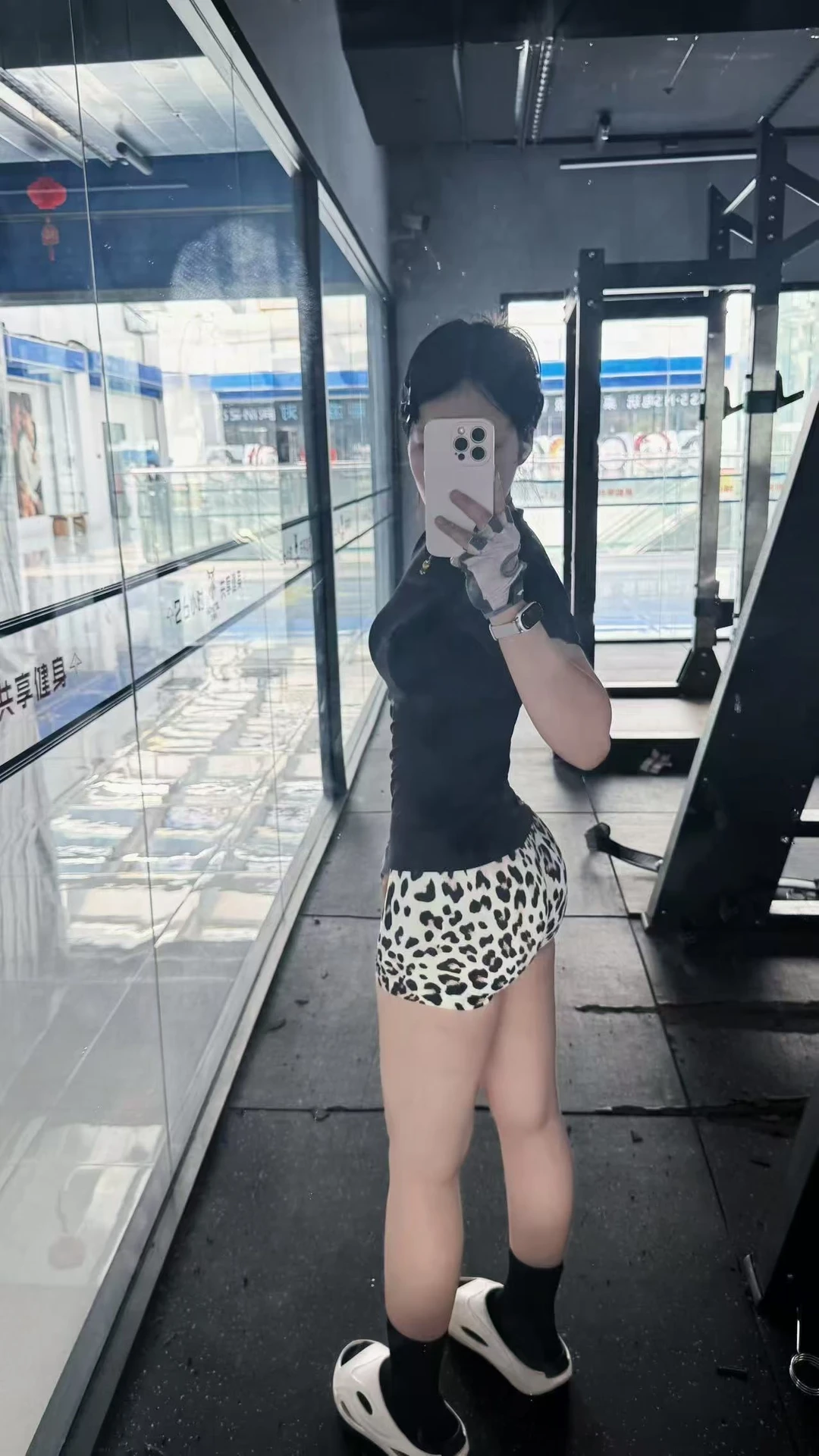 谁能拒绝一条巨显臀的豹纹短裤😭