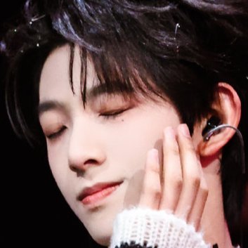 阳光信用每日一善阳光信用 我们创造了一种独具风格的生活方式：有钱的真讲究，没钱的