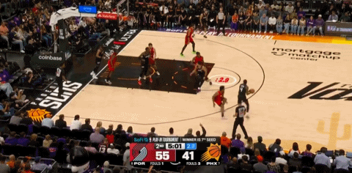 真稳！格林连续中投率队紧咬比分！
在今天NBA附加赛太阳对阵开拓者的第二节比赛中