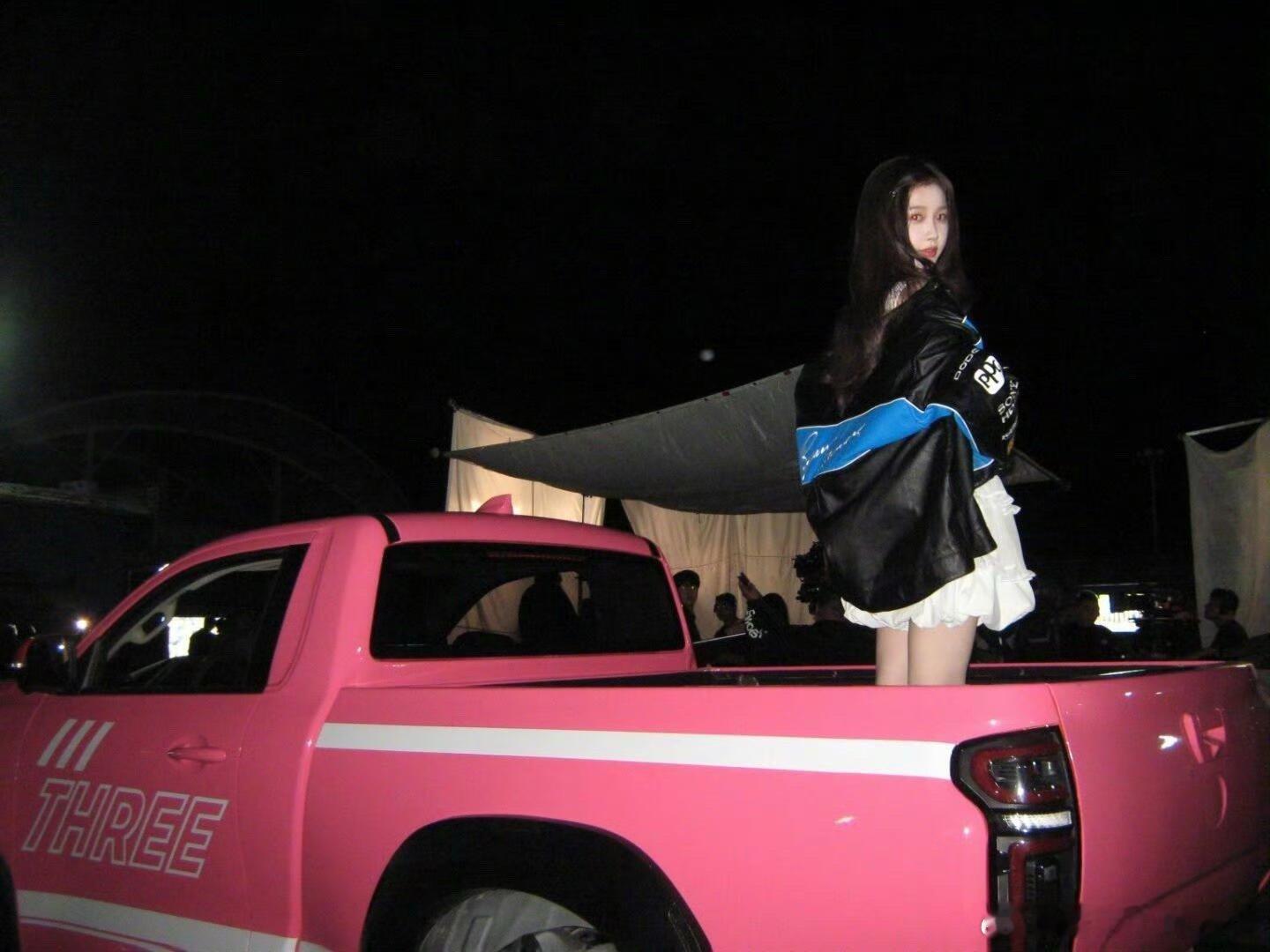 就这个虞书欣单手冷脸飙车爽就这个虞书欣单手冷脸飙车爽！甜妹变脸车神上线！虞书欣单