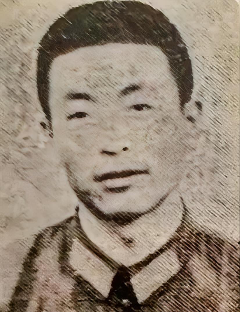 老山阵地上没找到他的名字，射阳烈士名单里也没有他，可有人确实记得他。
我查了中华