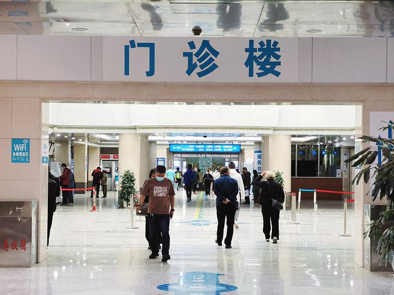 打破铁饭碗的时代开始了！8月31日，“三甲医院裁员”冲上热搜，很多人第一反应是医