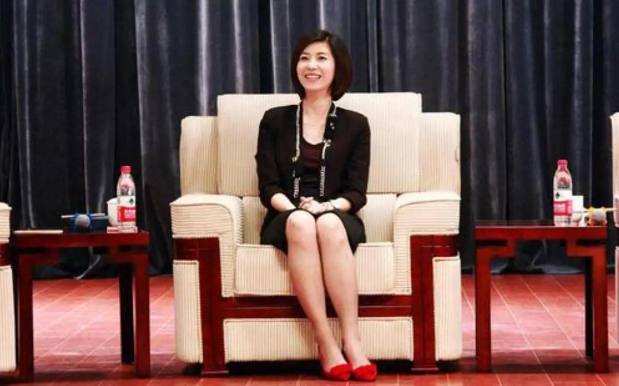 你认为张璐的标准坐姿美吗？
论气质无疑要数给她，仅静静地坐在那里就胜过一般女性的