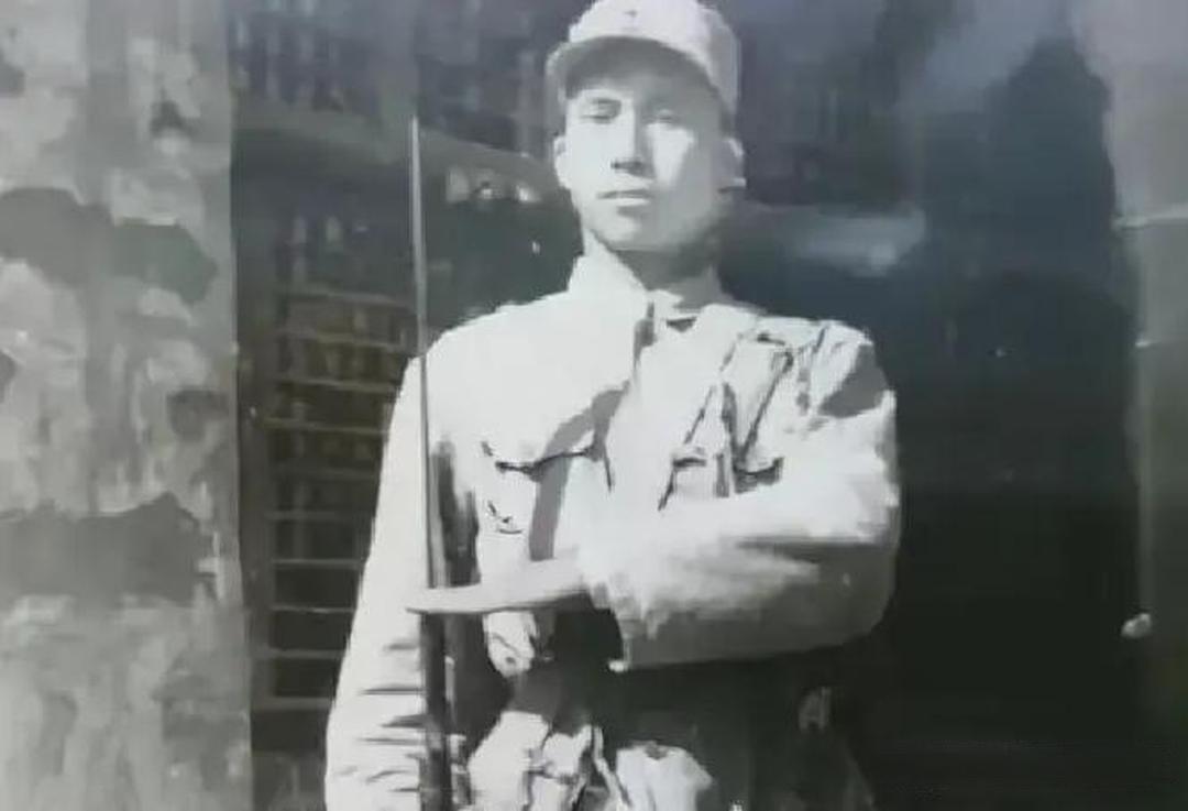 1939年深秋微山湖畔，罗荣桓警卫员王凤鸣借“肃托”制造惊天冤案，三百多名抗日干