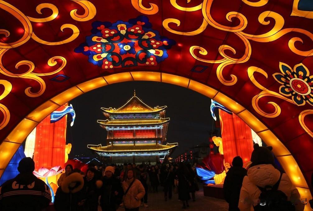 福满中国，梦回盛唐之时“一日看尽长安花”，新年的西安，花灯展是老陕的一道年夜菜！