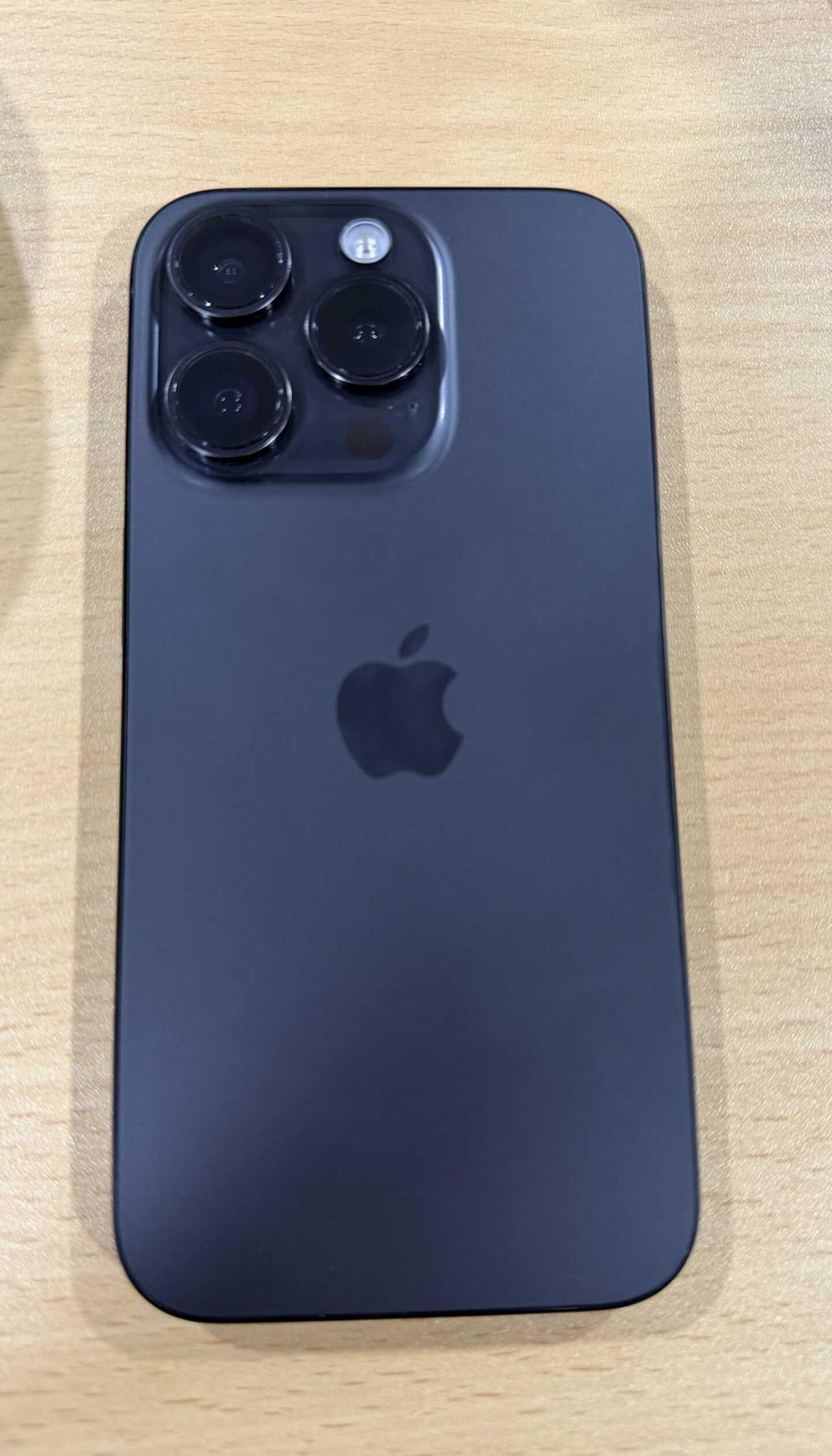 ➗ 🍎Iphone 15Pro 256GB Black
出Iphone 15 