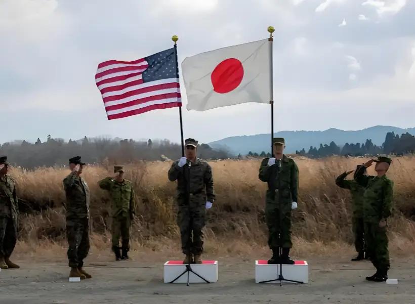 中日高层吵得脸红脖子粗，底下年轻人却悄悄握手？这画面太有意思了

看最近的东亚新