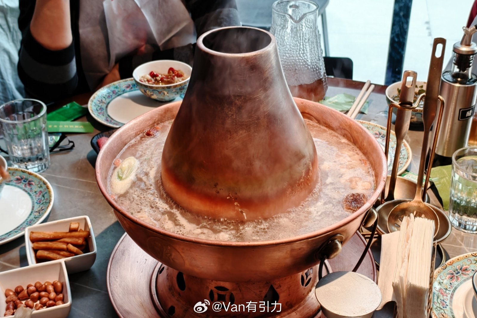 天冷当然要吃铜锅儿涮锅[嘻嘻]每日一餐分享  ​​​  ​​​