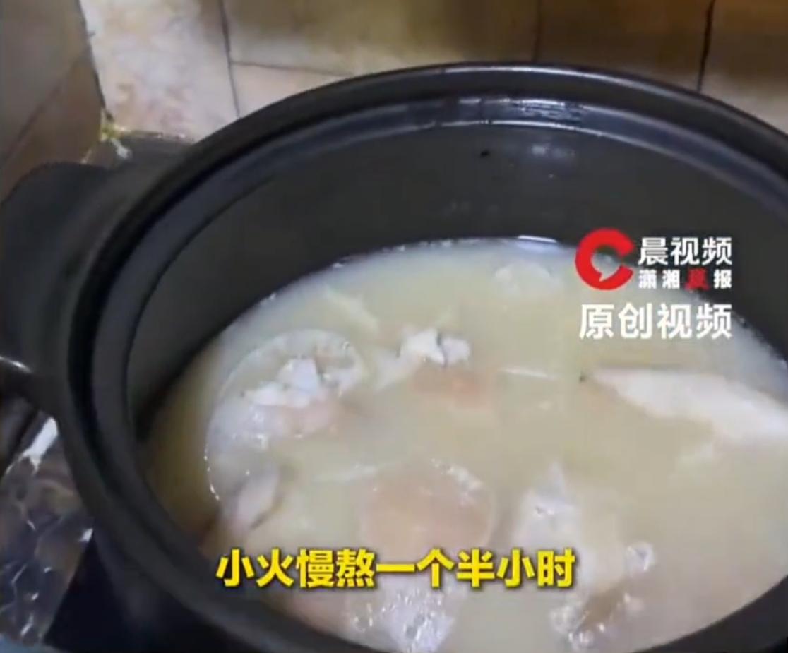 笑不活了！广东中山，女子在家里煮“臭屁醋”，没成想被民警找上了门，原来，是她煮的