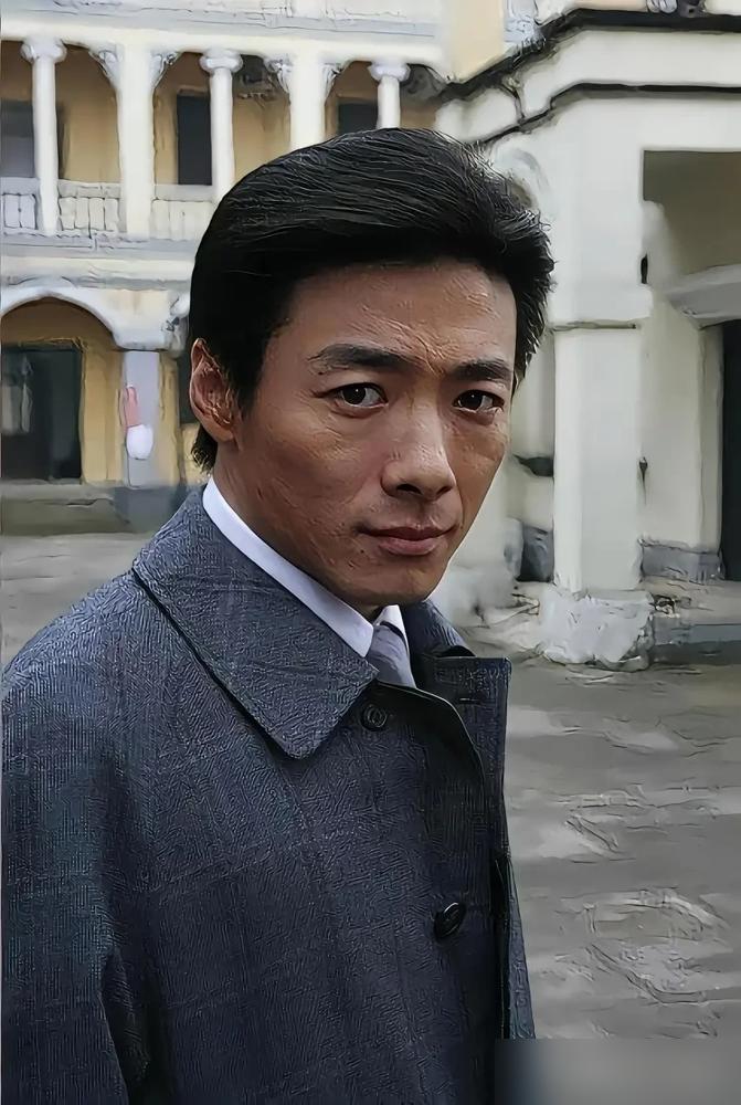 祖峰这种人，是内娱最让人胆寒的“清道夫”。
他亲手杀死了身为明星的全部社交欲，