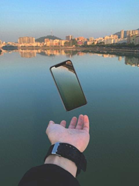 劝退普通人！iPhone 18 Pro Max顶配，只适合两类人