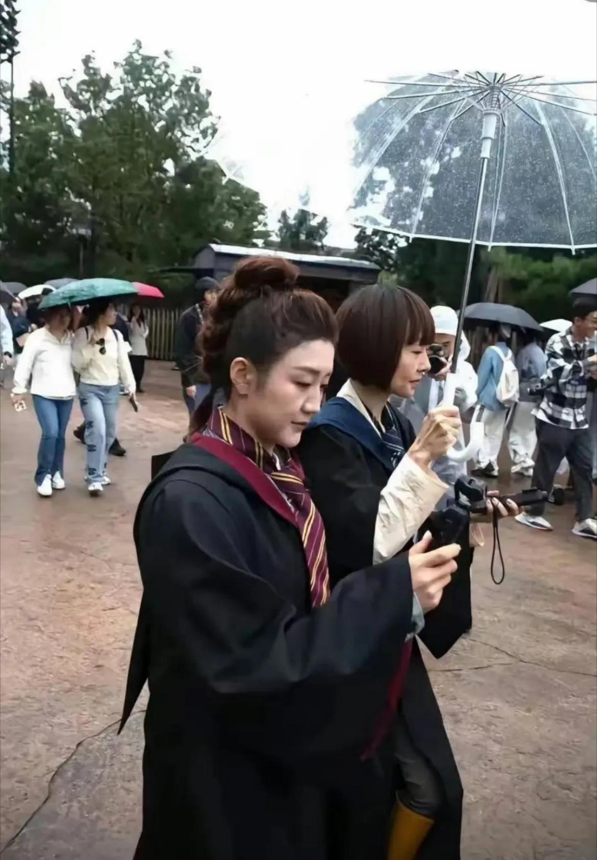 陈梦的这个造型，说实话有点一言难尽啊，我觉得她打球时的造型更好看，这个造型有点像