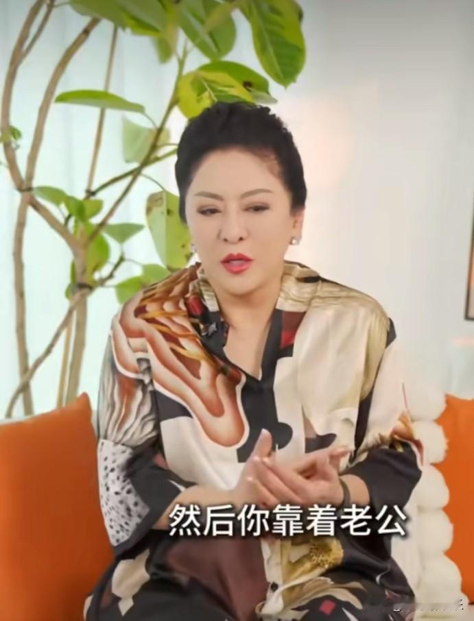 女孩子别憧憬嫁入豪门了，向太把豪门的遮羞布掀的一干二净。

向太说：

“女孩子