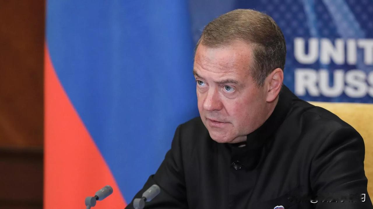 梅德韦杰夫：向乌克兰转让核技术将直接触发世界大战

俄罗斯卫星通讯社莫斯科 02