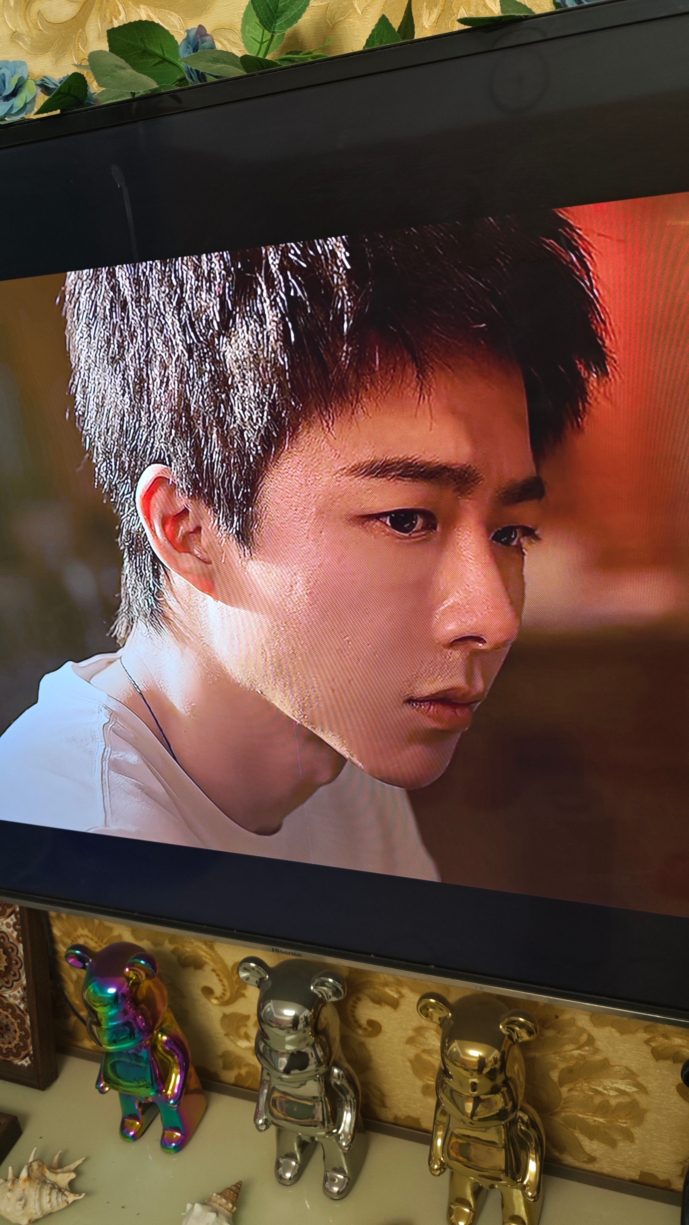 刘宇宁朋友就是用来无条件支持的谁还怀疑我没看剧——刘宇宁在《玫瑰丛生》里，有一张