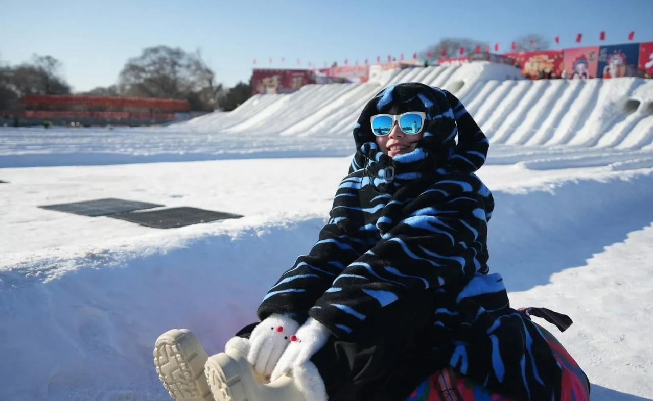 冬天玩雪才是正经事❄️
我在东北玩儿雪
沈阳市北陵公园冰雪大世界
冲冲冲！！！
