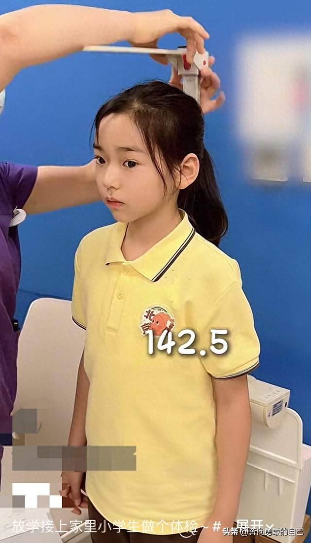 10岁小酒窝身高142.5，董璇却愁长太高？