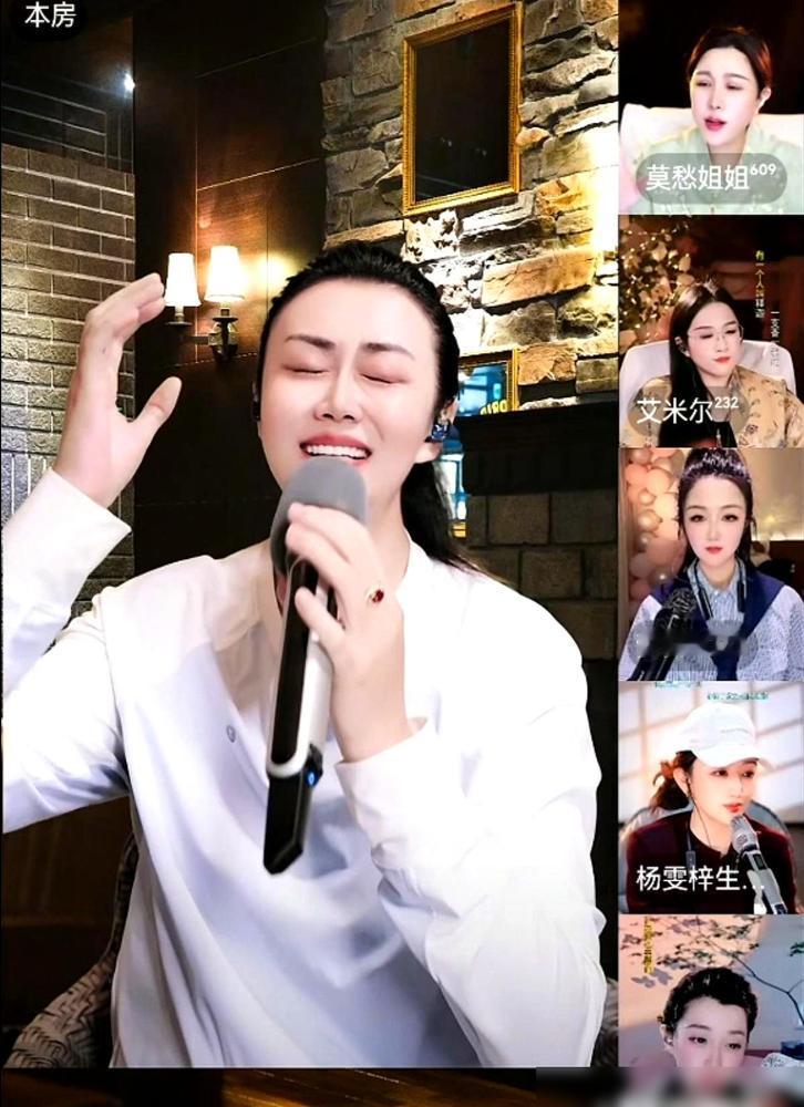 孙媛，顶着个国家二级演员的名头，最后还是得靠大哥砸一百万，才算翻了身。
 
前脚