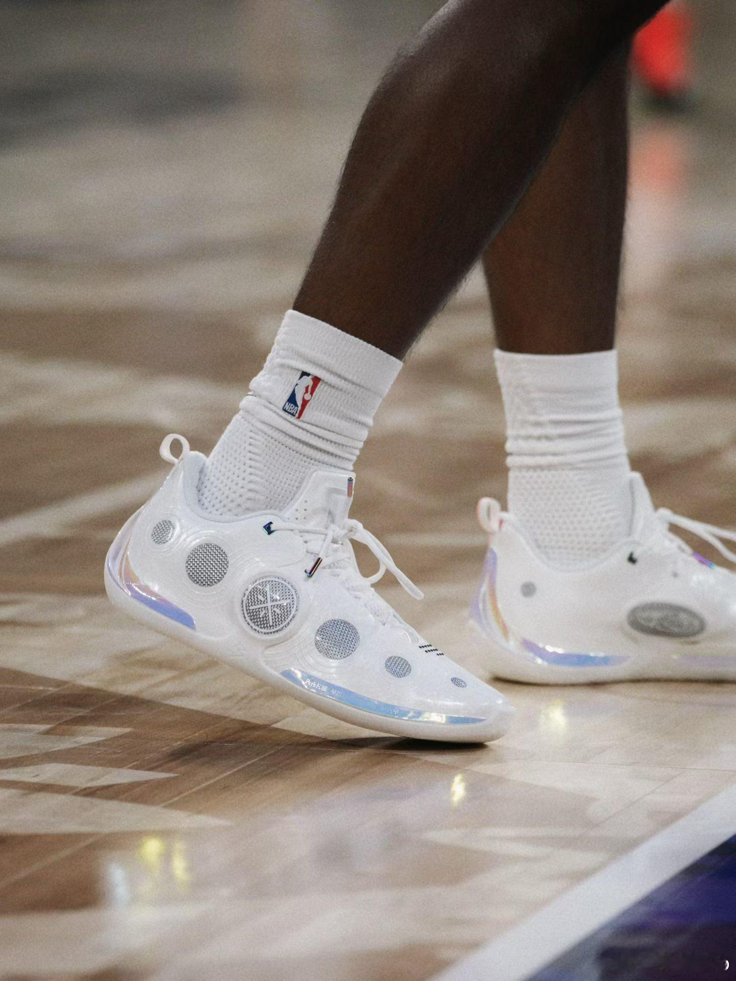 韦德之道13亮相NBA中国赛。韦德之道克里斯蒂 ​​​