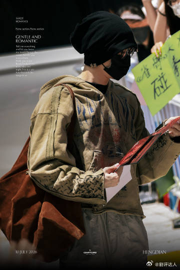 侯明昊 雀骨开播 侯明昊携雀骨全新登场，荧幕状态稳定亮眼，不管是镜头特写还是全景
