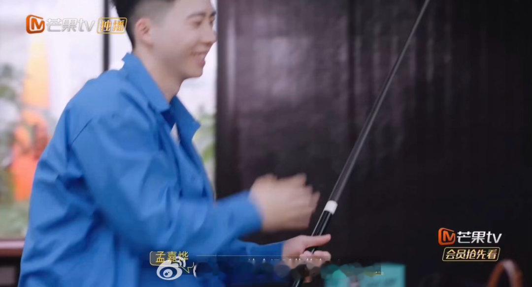 孟嘉烨徐斯铖台球版真心话心动双重奏谁被台球局心动场面戳中！孟嘉烨与徐斯铖借着击球