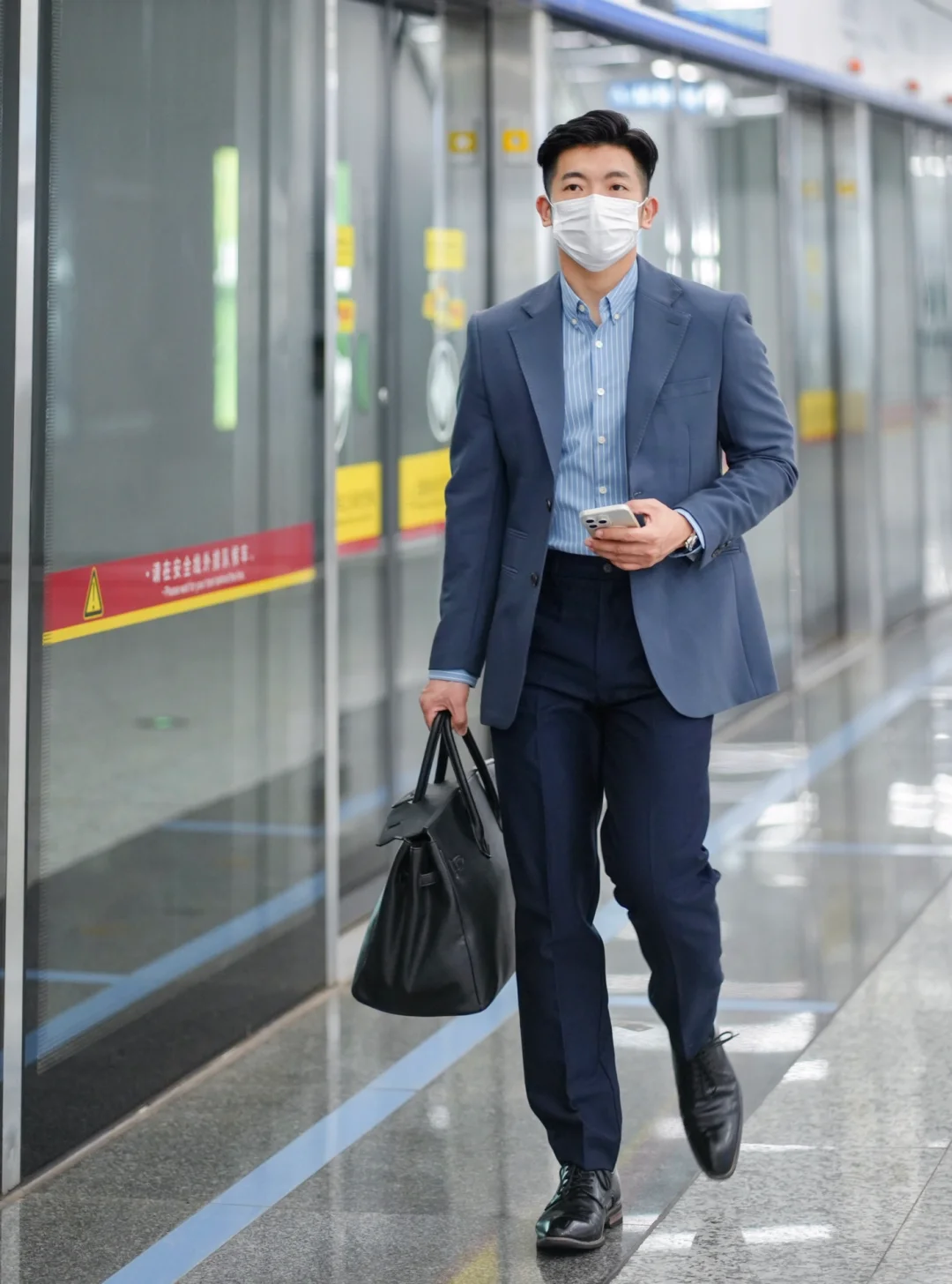 西装上身，男生也可以走路带风